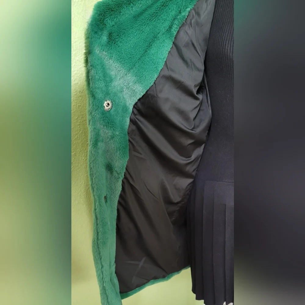 Luxurious Green Plush Faux Fur Coat Sz L - Picture 2 of 12